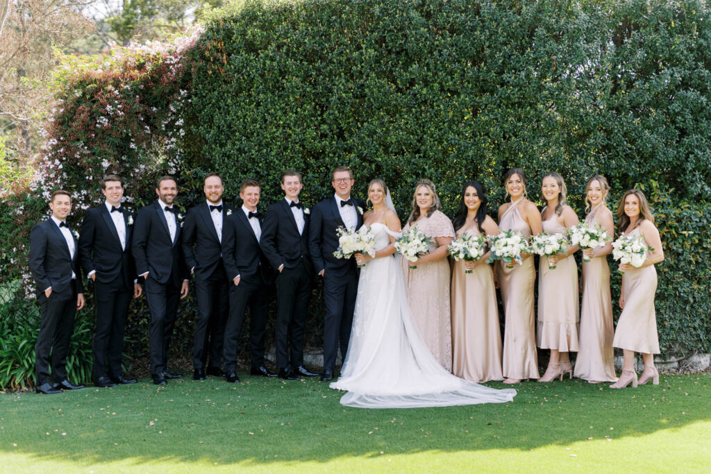 bridesman and groomswoman photo group