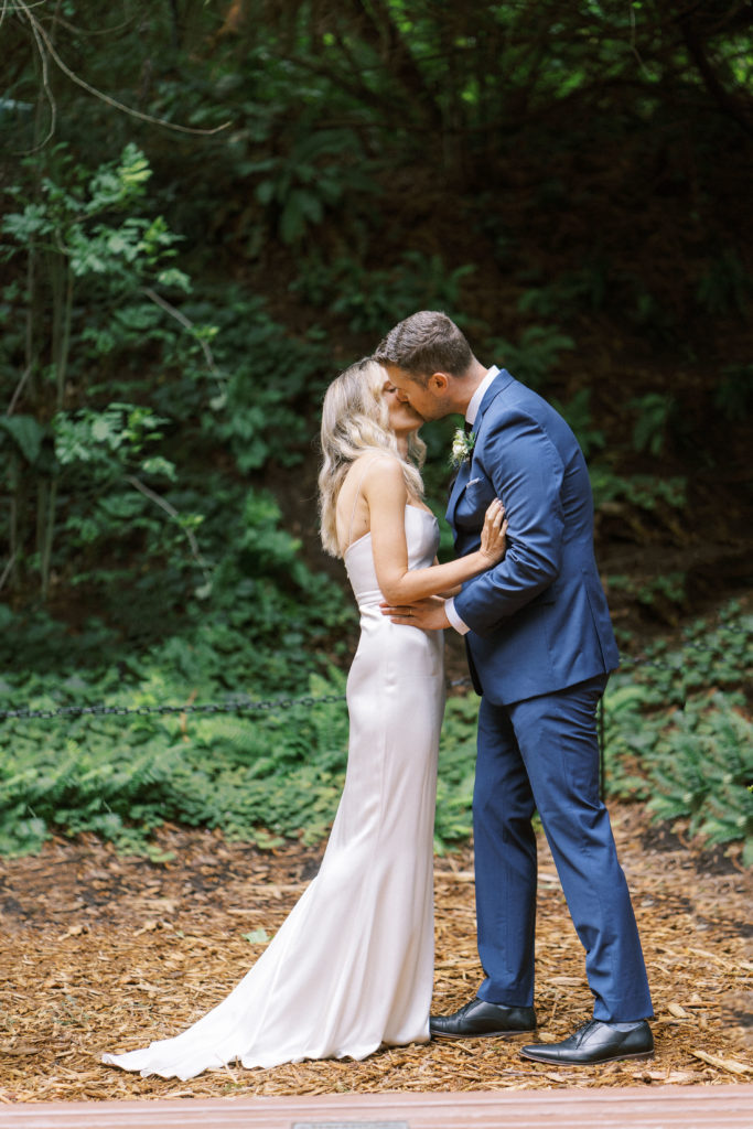 bride and groom kiss at Botanical Gardens Elopement