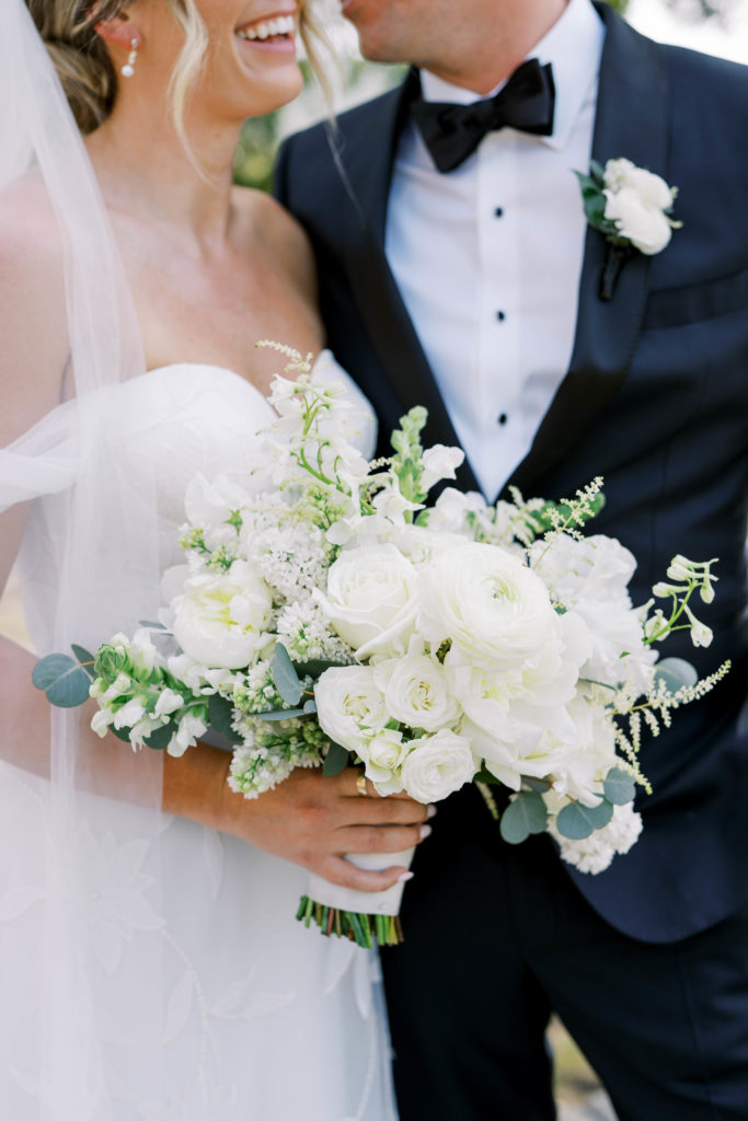 bride bouquet blurry photo