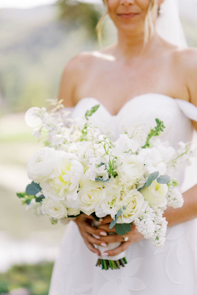 bride bouquet photo