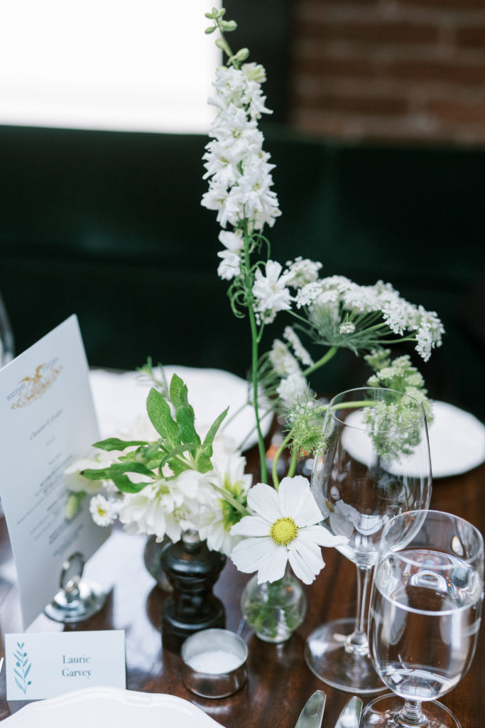 gardenias flowers on wedding table
