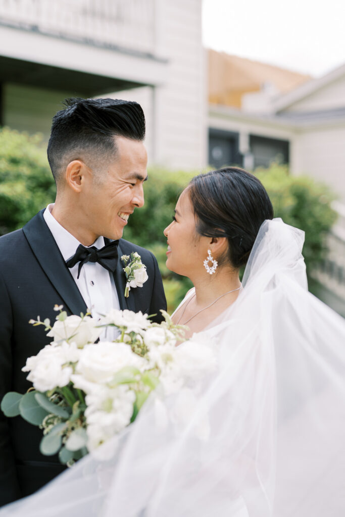 close shot wedding couple smiling