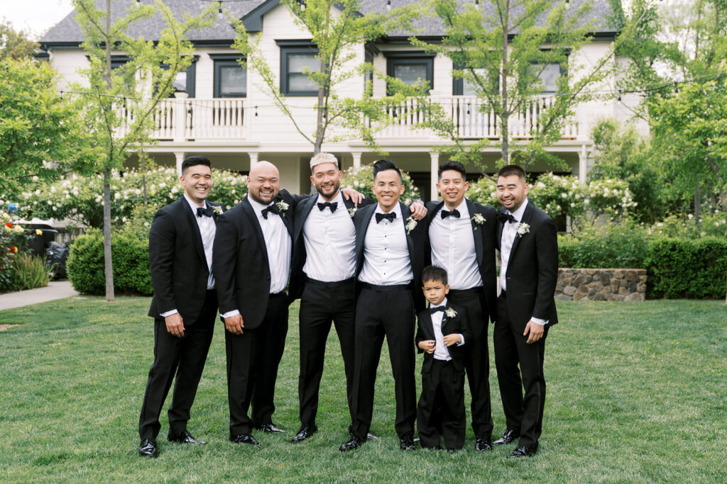 groomsmen photo session outside of macrthur place