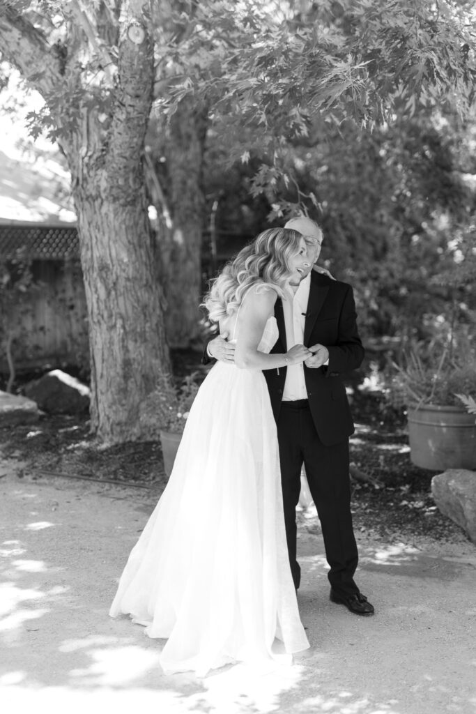 bride hugging dad black and white